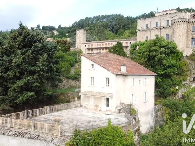 Maison 8 pièces 193 m²