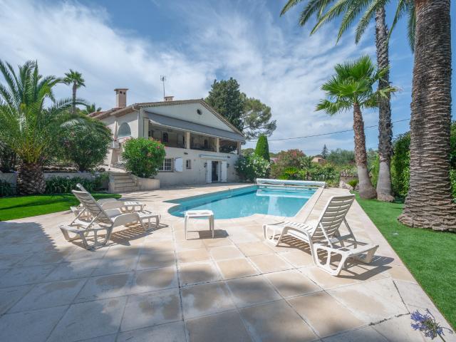 Maison 8 pièces 205 m²
