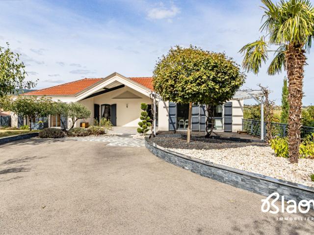 Maison 8 pièces 205 m²