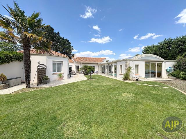 Maison 8 pièces 205 m²