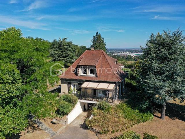 Maison 8 pièces 205 m²