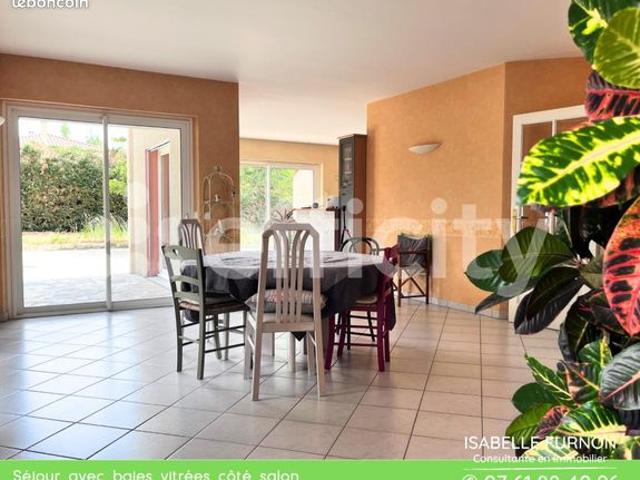 Maison 8 pièces 205 m²