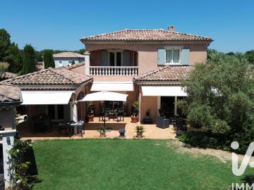 Maison 8 pièces 205 m²