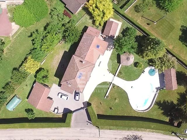Maison 8 pièces 206 m²