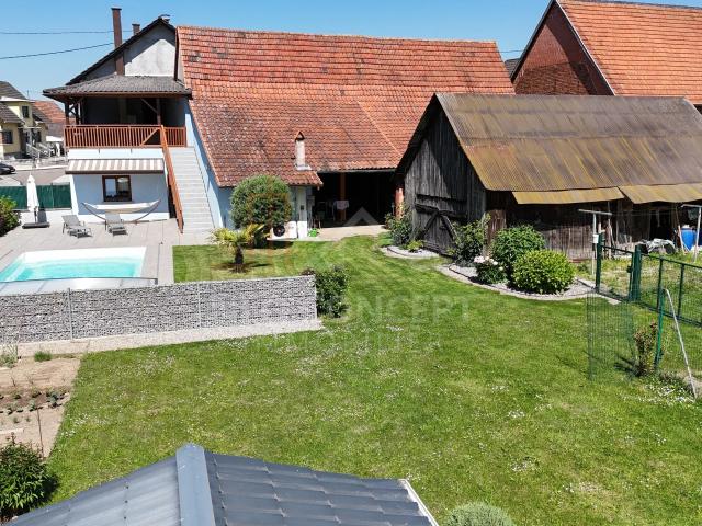 Maison 8 pièces 206 m²