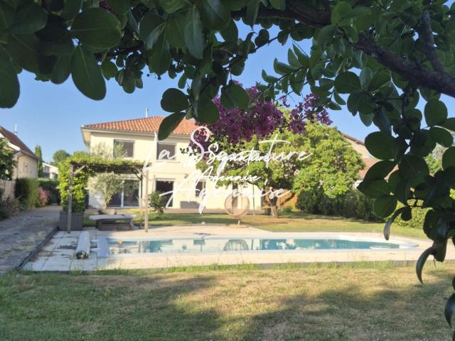 Maison 8 pièces 206 m²