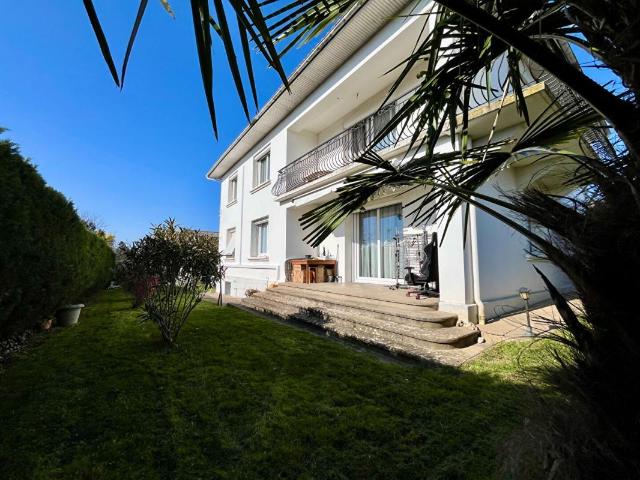 Maison 8 pièces 206 m²