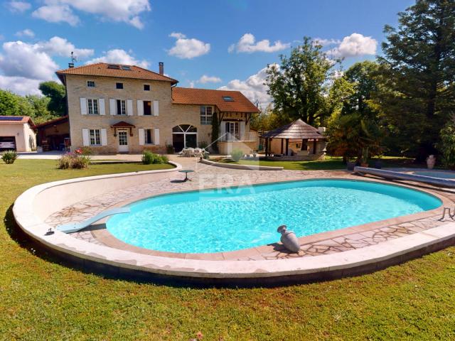 Maison 8 pièces 206 m²