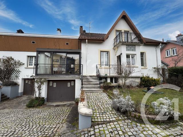Maison 8 pièces 206 m²
