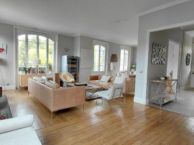 Maison 8 pièces 207 m²