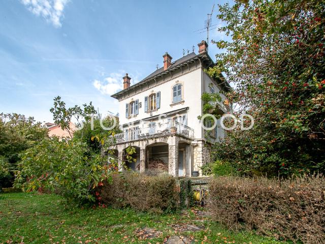 Maison 8 pièces 207 m²