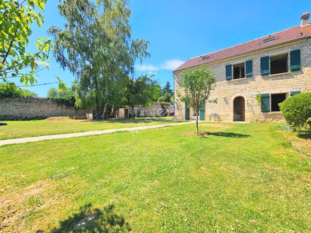 Maison 8 pièces 207 m²