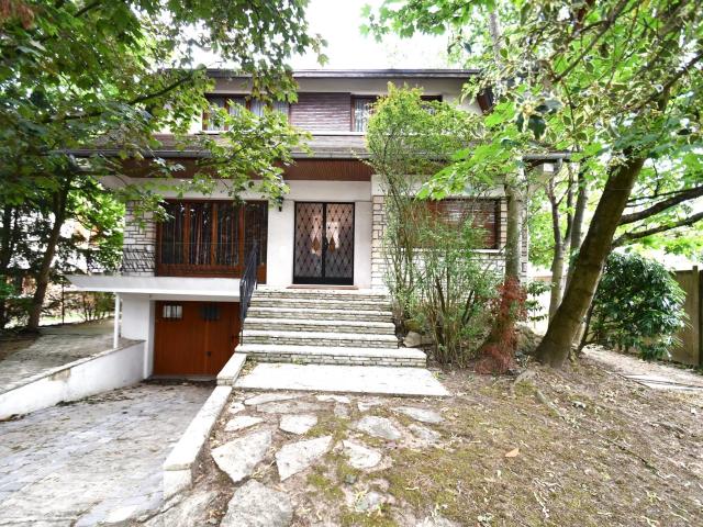 Maison 8 pièces 207 m²
