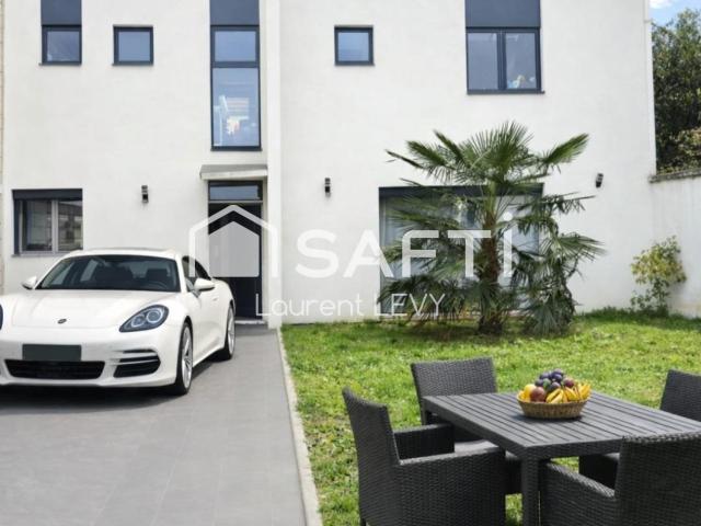 Maison 8 pièces 207 m²