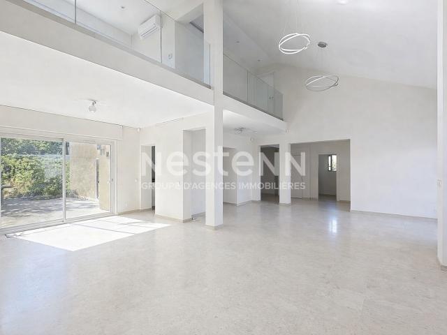 Maison 8 pièces 214 m²