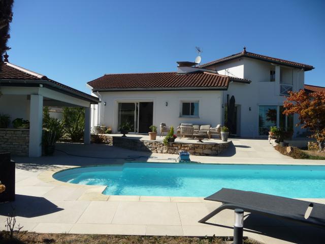 Maison 8 pièces 208 m²