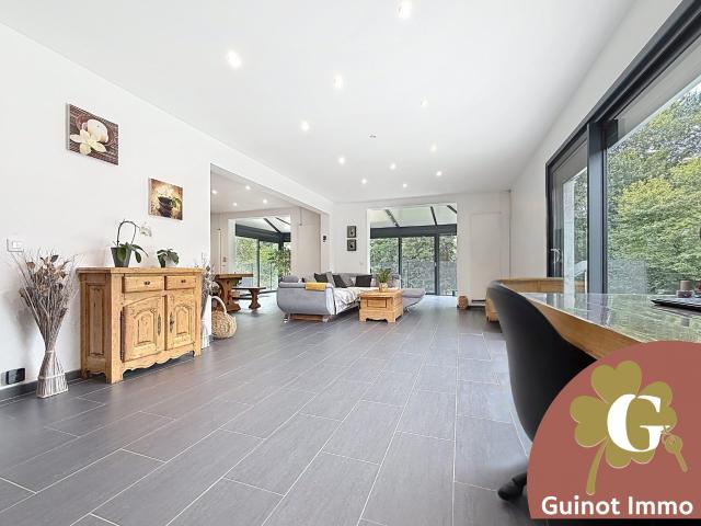 Maison 8 pièces 208 m²