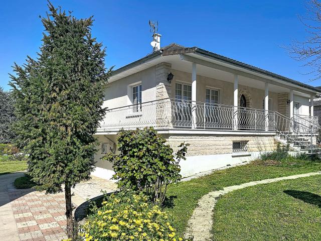 Maison 8 pièces 209 m²