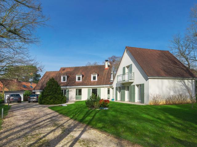 Maison 8 pièces 240 m²