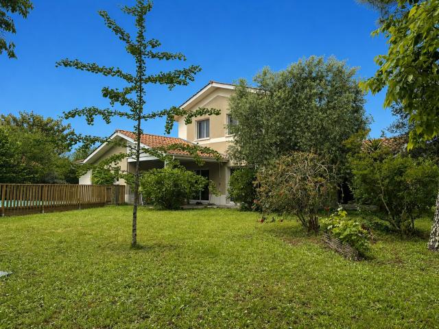 Maison 8 pièces 200 m²