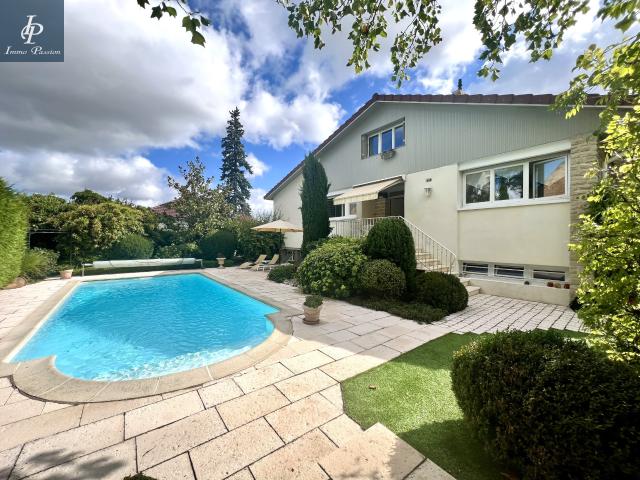 Maison 8 pièces 200 m²