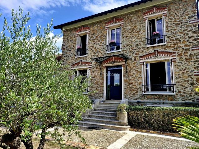 Maison 8 pièces 200 m²
