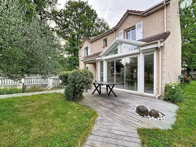 Maison 8 pièces 201 m²