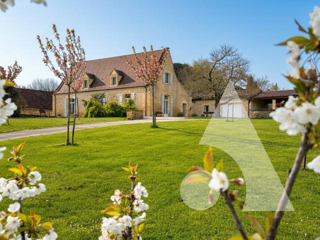 Maison 8 pièces 201 m²