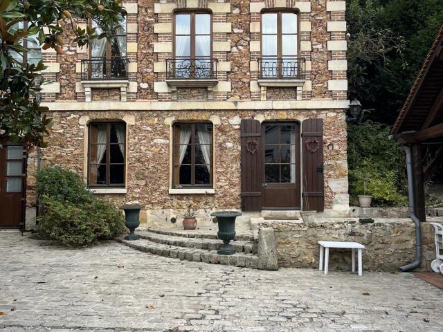 Maison 8 pièces 201 m²