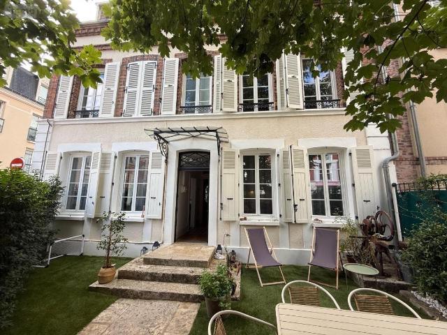 Maison 8 pièces 202 m²