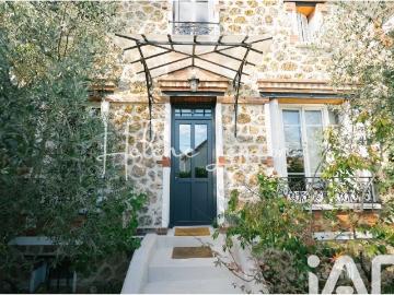 Maison 8 pièces 203 m²