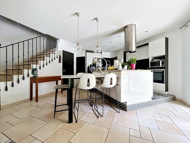Maison 8 pièces 203 m²