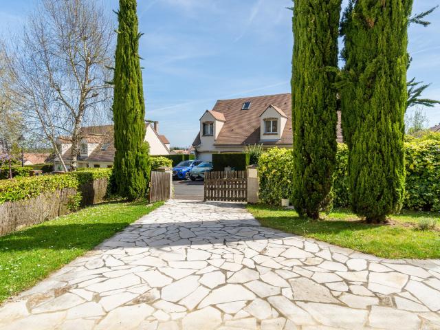 Maison 8 pièces 203 m²