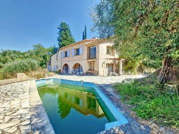 Maison 8 pièces 203 m²