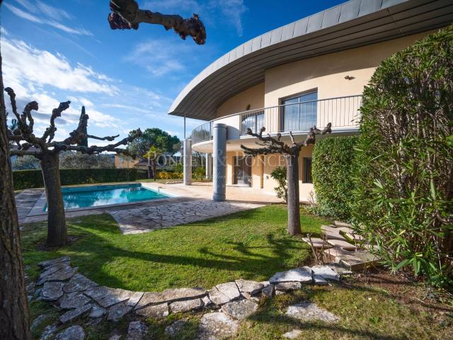 Maison 8 pièces 203 m²