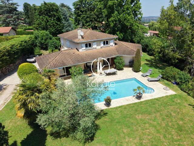 Maison 8 pièces 203 m²