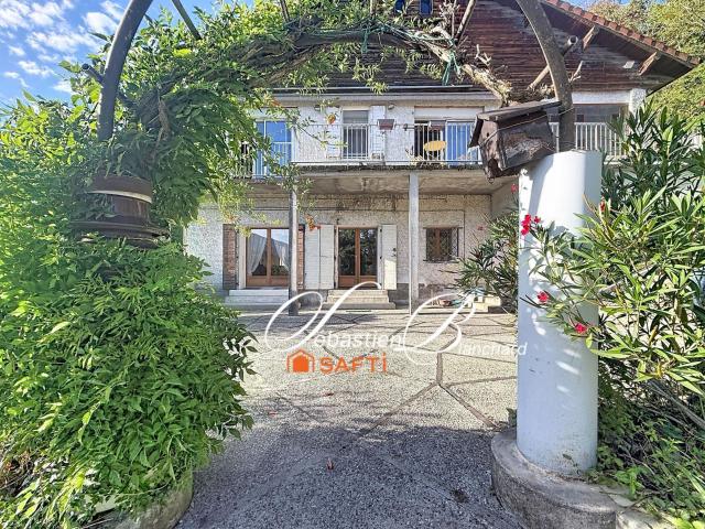 Maison 8 pièces 214 m²