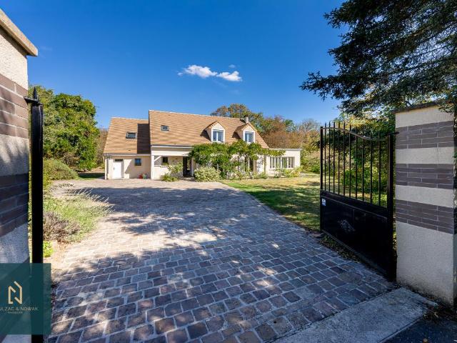 Maison 8 pièces 214 m²