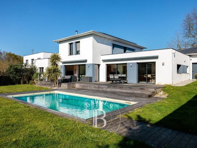 Maison 8 pièces 214 m²