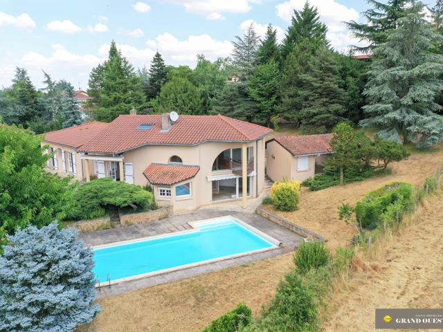 Maison 8 pièces 214 m²