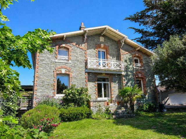Maison 8 pièces 214 m²