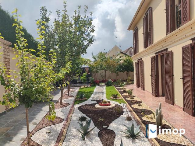 Maison 8 pièces 214 m²