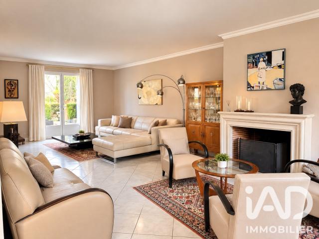 Maison 8 pièces 214 m²