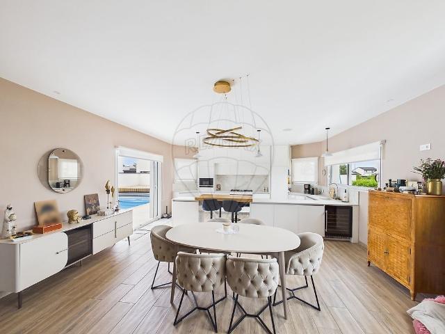 Maison 8 pièces 214 m²