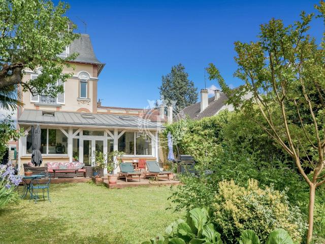 Maison 8 pièces 214 m²