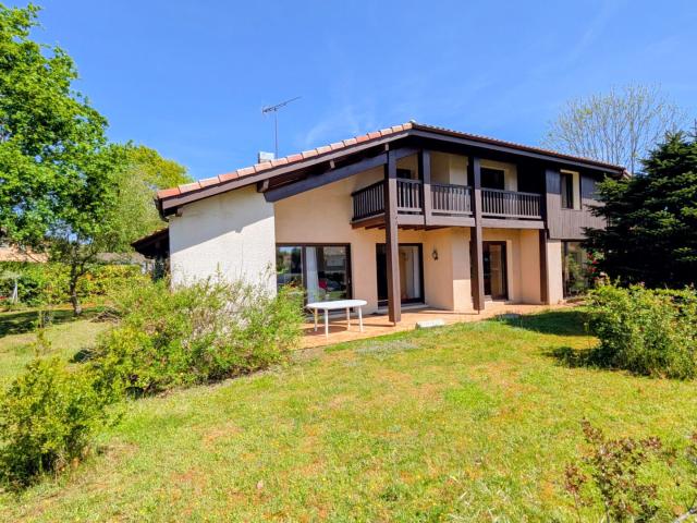 Maison 8 pièces 215 m²