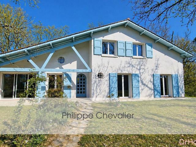 Maison 8 pièces 215 m²