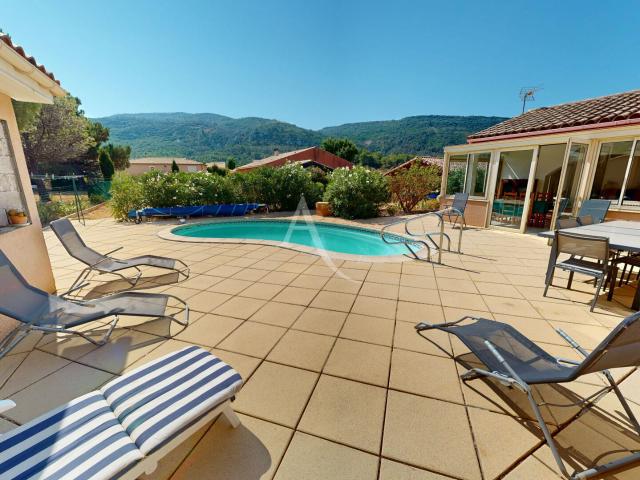 Maison 8 pièces 215 m²