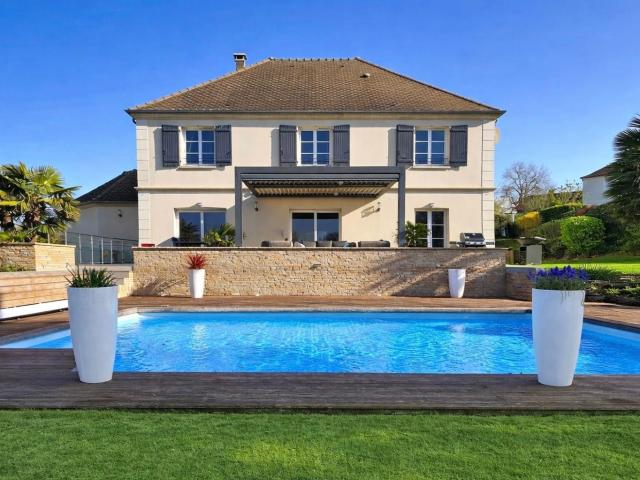 Maison 8 pièces 215 m²