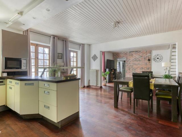 Maison 8 pièces 216 m²